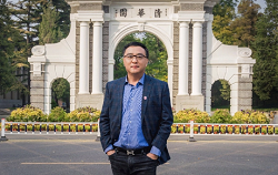 'Đệ tử Bill Gates’ vào ĐH năm 12 tuổi, 11 năm sau nhận bằng tiến sĩ