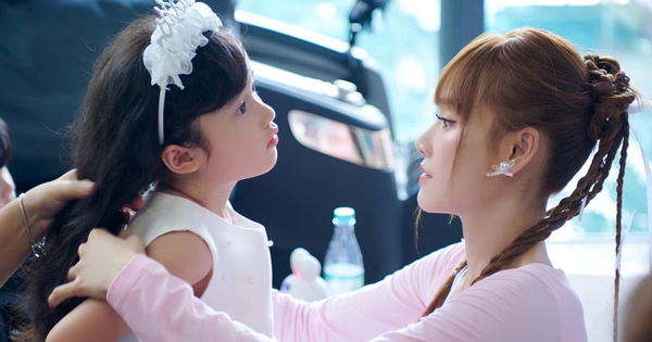 Con gái hát tiếng Pháp nhưng Nhã Phương không hiểu gì, đọc một bình luận của dân mạng mới hốt hoảng