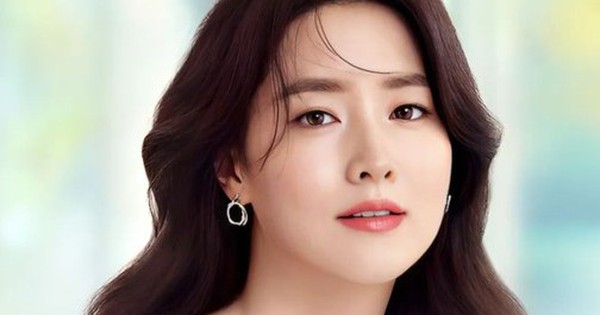 Lee Young Ae: “Tôi hôn chồng mỗi ngày”